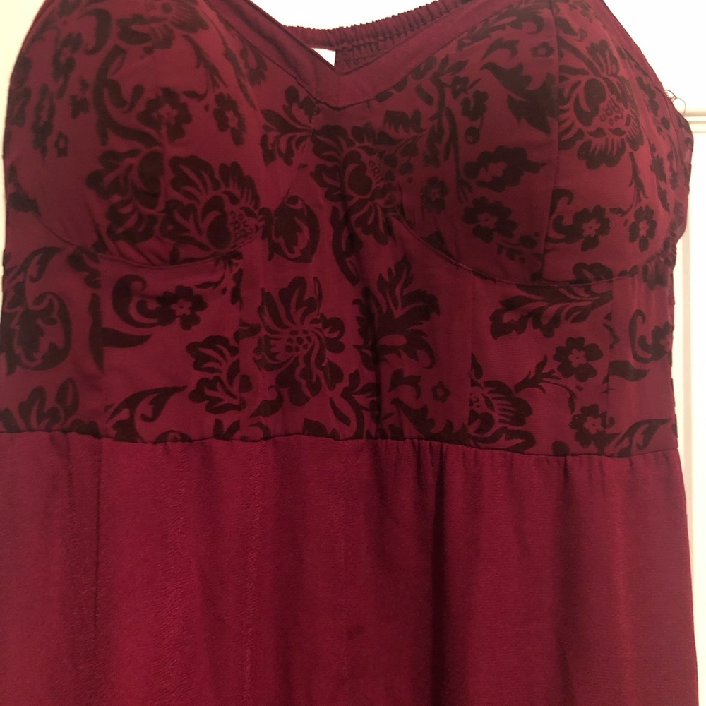 Sleeveless burgundy jumpsuit, mid-calf